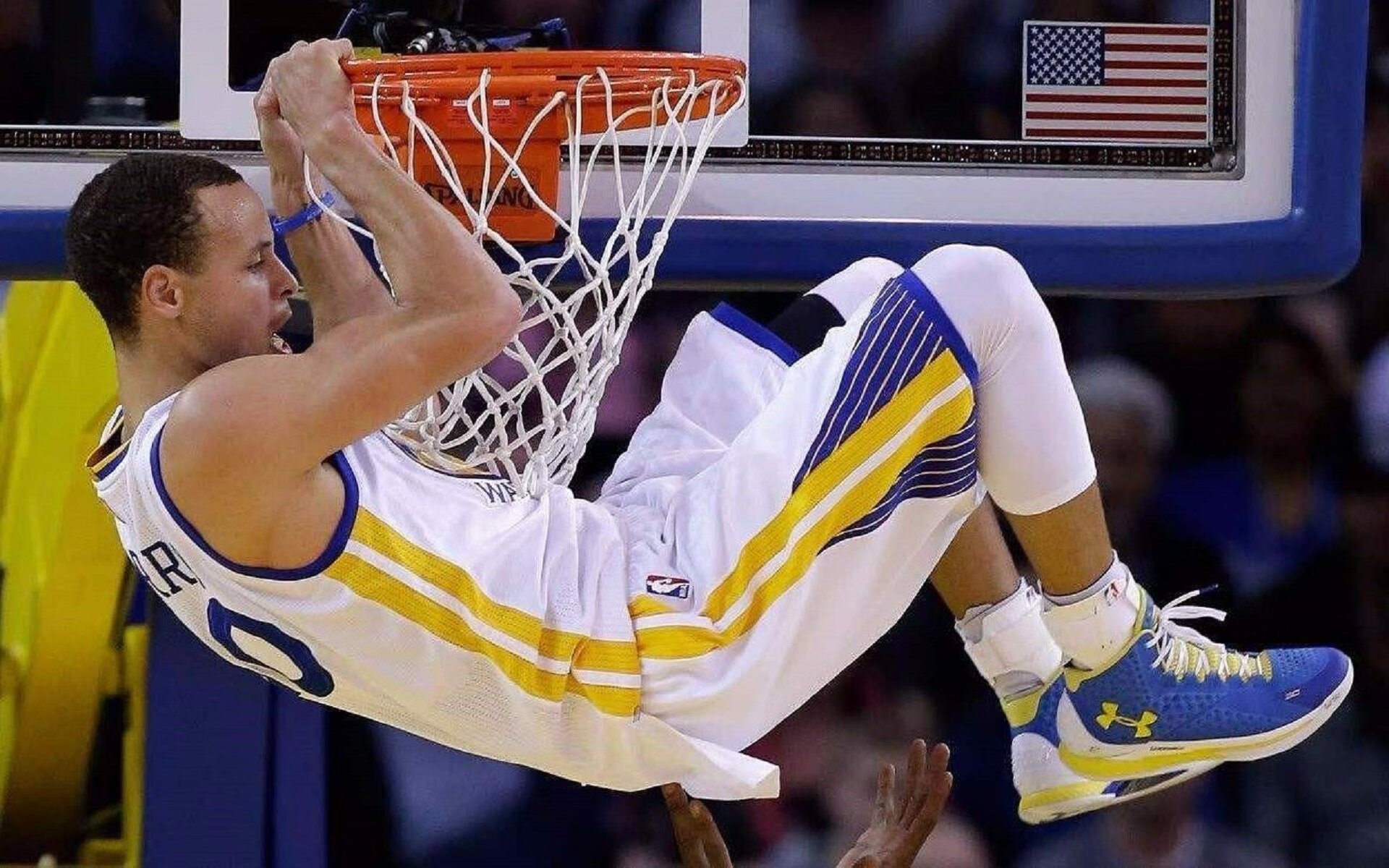 唯一时刻,当迈凯伦的橙色风暴碾压索伯,周冠宇在中国赛道上书写永恒纪录